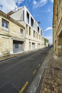 Une Façade discrète sur la rue / Philippe Caumes pour S+M