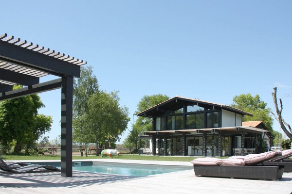 Extension vers le jardin et la piscine / Philippe Caumes pour S+M Architectes