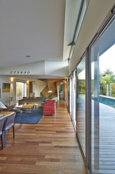 L'espace de vie s'ouvre sur le jardin / Philippe Caumes pour S+M Architectes