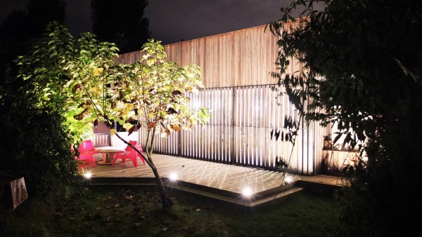 Jeux de lumière en soirée / Alexandre Prout Architecte