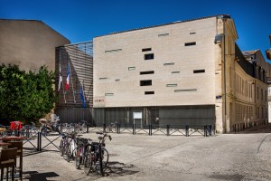 Place Lemoine : Entrée principale du Collège / Deepix Studio