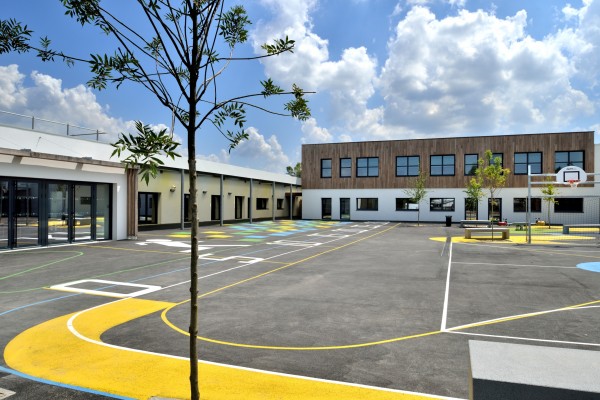 Cour de l'école élémentaire / Positif