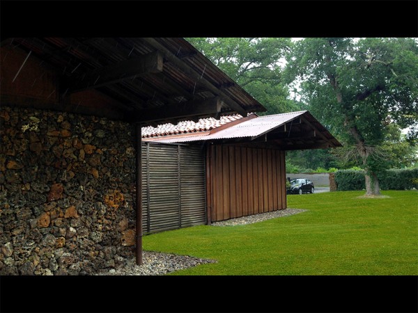 Façade sud, garage / Agence Latour-Salier