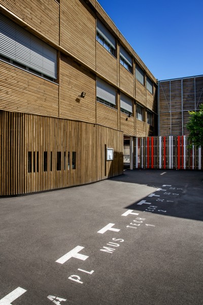 Façade Sud de la cour du bâtiment N°10 / Deepix Studio