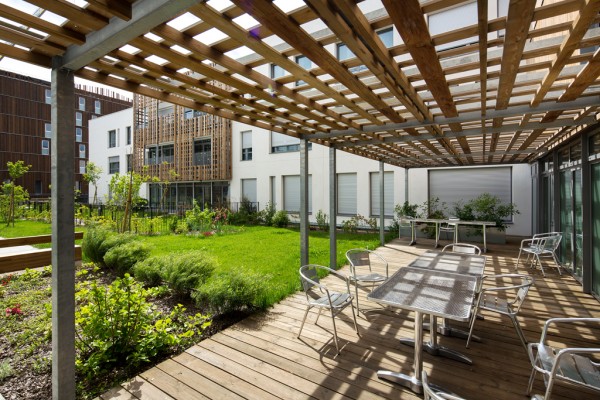 Jardin central au R+1 / Deepix Studio