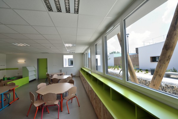 Intérieur salle de classe maternelle / Positif