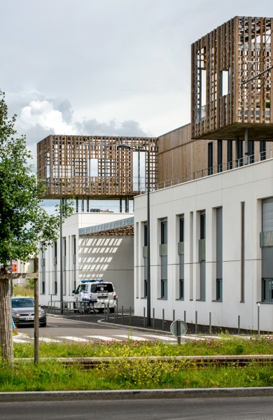 Jardins suspendus sur la ville / Deepix Studio