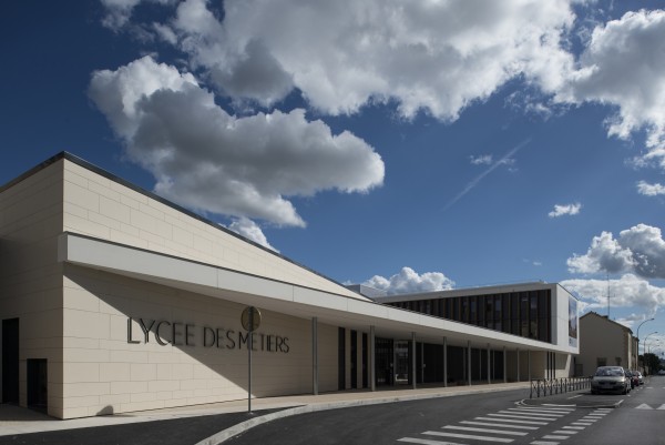 Auvent d'entrée sur le boulevard Chanzy - Lycée Hélène Duc / Frédéric Desmesure