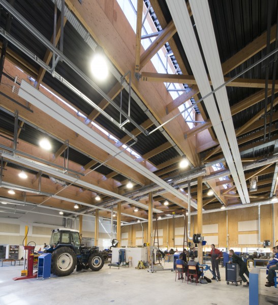 Atelier de maintenance des matériels agricoles - Lycée Hélène Duc / Frédéric Desmesure