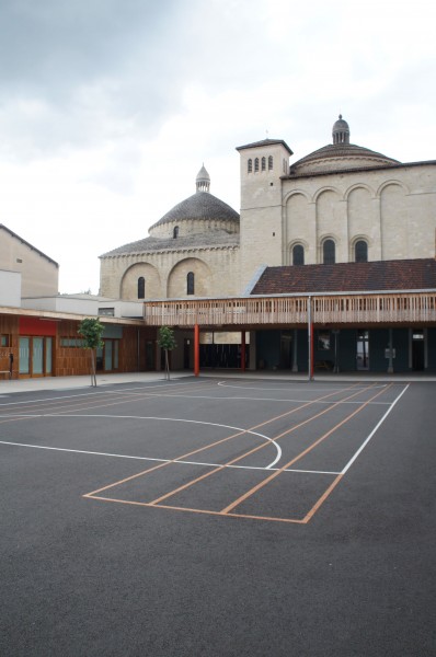 Vue depuis la cour / b.ip