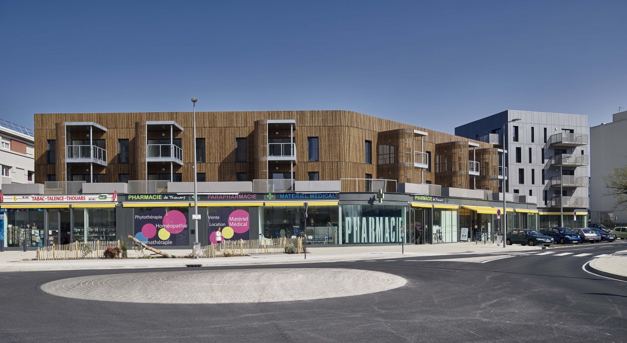 Cœur de Thouars, 28 logements et centre commercial à Talence / Philippe CAUMES 