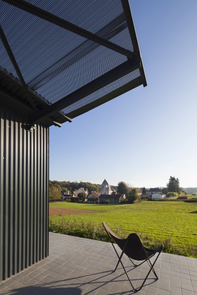 La terrasse, un belvédère sur le village / Cyrille Lallement, photographe