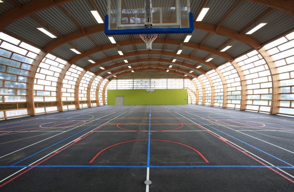 vue intérieure de la halle / pierre andrieu