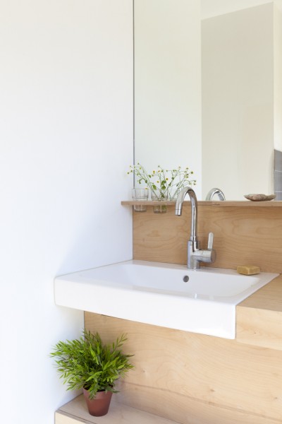 Détail d'un meuble de salle de bain / Cyrille Lallement, photographe