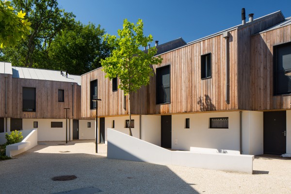 Placette et logements individuels / Arthur Pequin