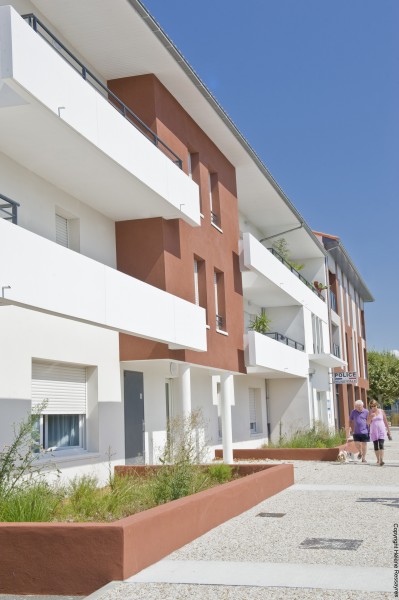 entrée des logements / Hélène Ressayres