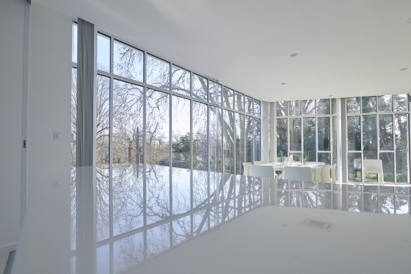 Vue de la verrière qui donne sur le Parc Bordelais / Bupa Architectures | Cabinet Dentaire