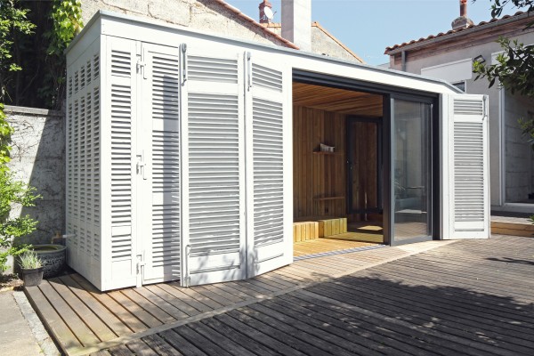 La cabane ouverte sur le jardin / Agnès Clotis