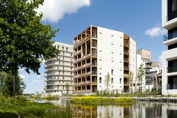 Vue depuis le canal / Benoit Cary