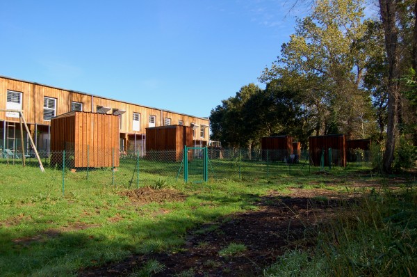 vue des locatifs côté jardin / Hoerner Ordonneau architectures
