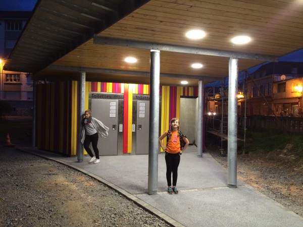 Sanitaires de nuit / YCAR