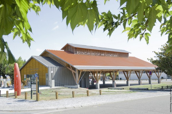 La halle de Mios / Hélène Pressayres