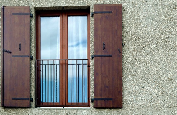 Fenêtre et béton désactivé / lna