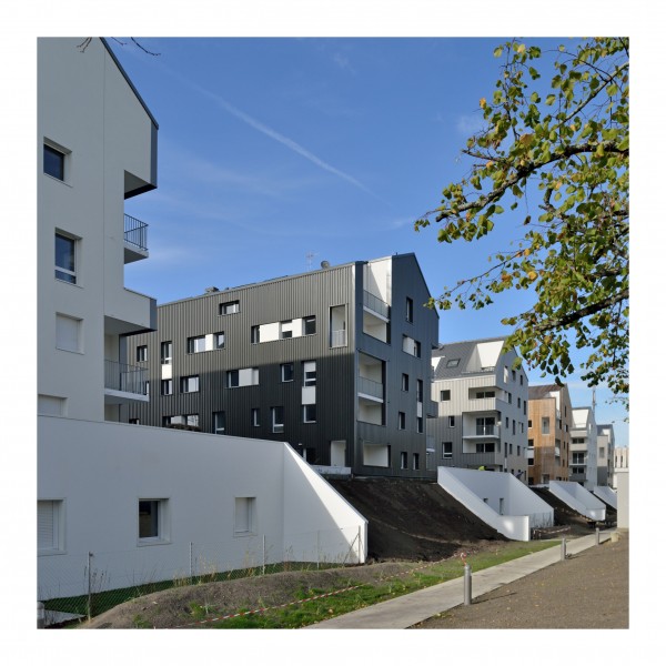 SANTILLANE - Façades sur coeur d'ilot / POSITIF