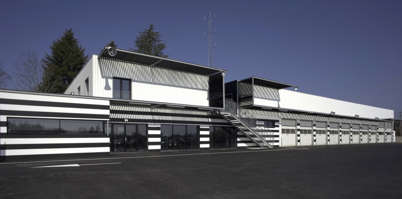 FACADE PRINCIPALE / KRISTOF GUEZ