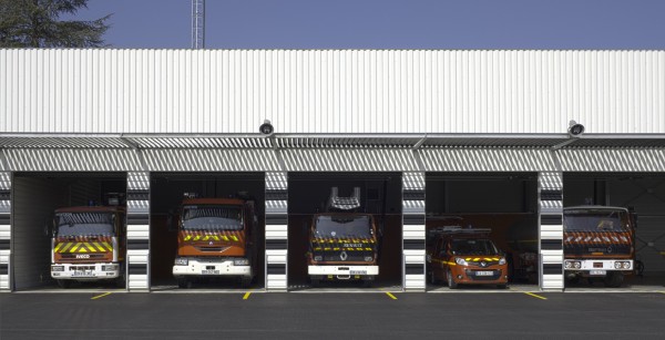 TRAVEES GARAGES VEHICULES DIVERS / KRISTOF GUEZ