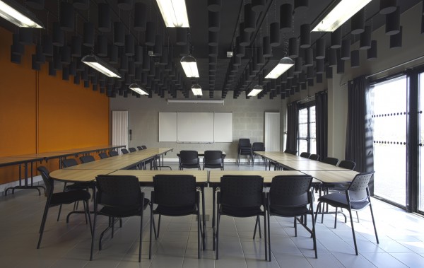 SALLE D'HONNEUR ET D'INSTRUCTIONS / KRISTOF GUEZ