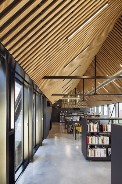 Espace de consultation adultes côté cour / Franck Brouillet