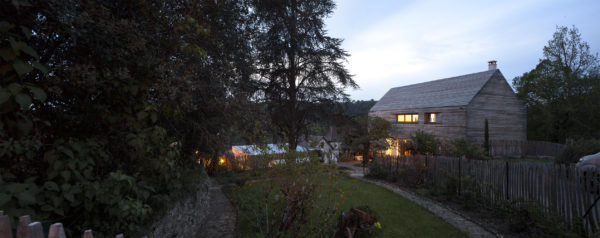 Vue depuis l’intérieur de la parcelle / Edouard DECAM