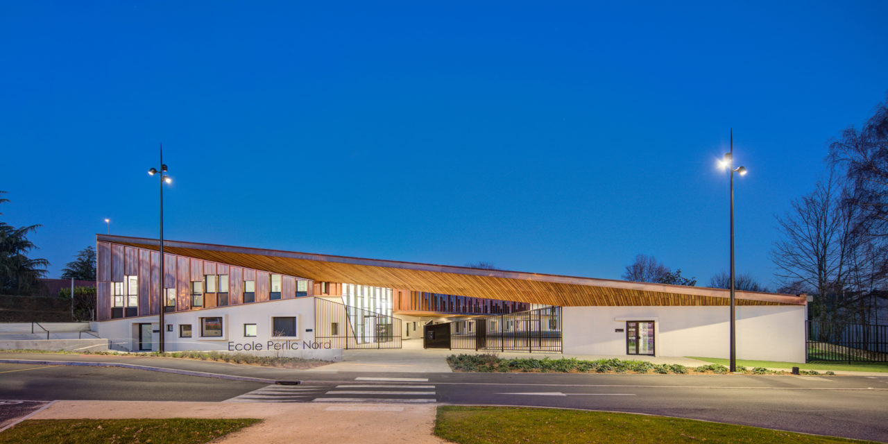Façade Ouest - Entrée Principale / Xavier DUMOULIN