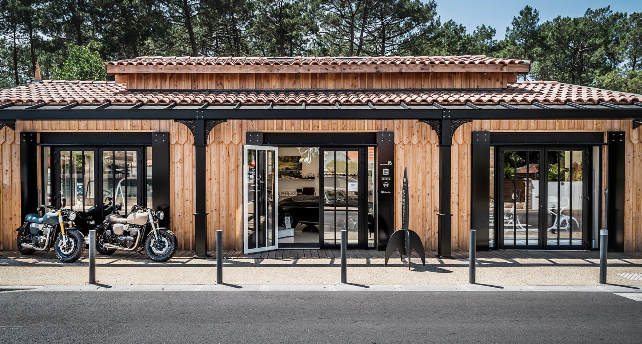 vue sur l'entrée du commerce depuis l'av du Gal de Gaulle / Nicolas Seurot