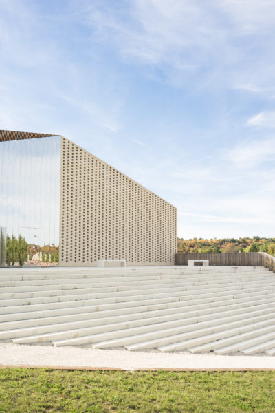 Centre culturel et sportif de Mornac - Jeux de niveaux dans le site / 
