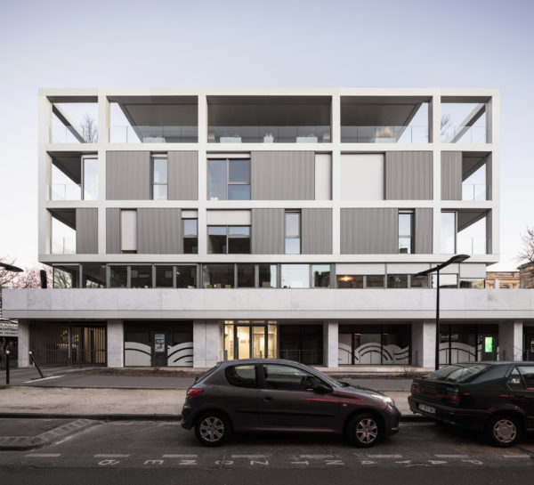 Façade Sud sur rue Joseph Carayon Latour / Ivan Mathie