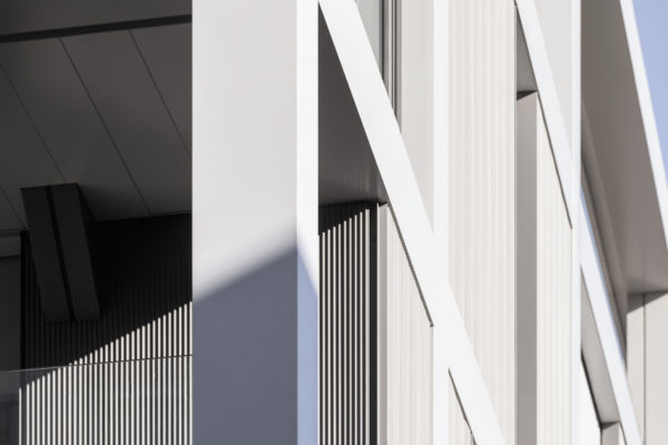 détail de la façade - les bardages / Ivan Mathie