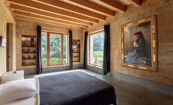 Chambre avec poule / Johann Garcia