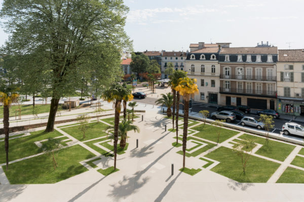 L'entrée principale permet de retrouver le lien avec le centre-ville de Dax / Samaro