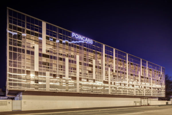 Façade sud de nuit / Xavier Dumoulin