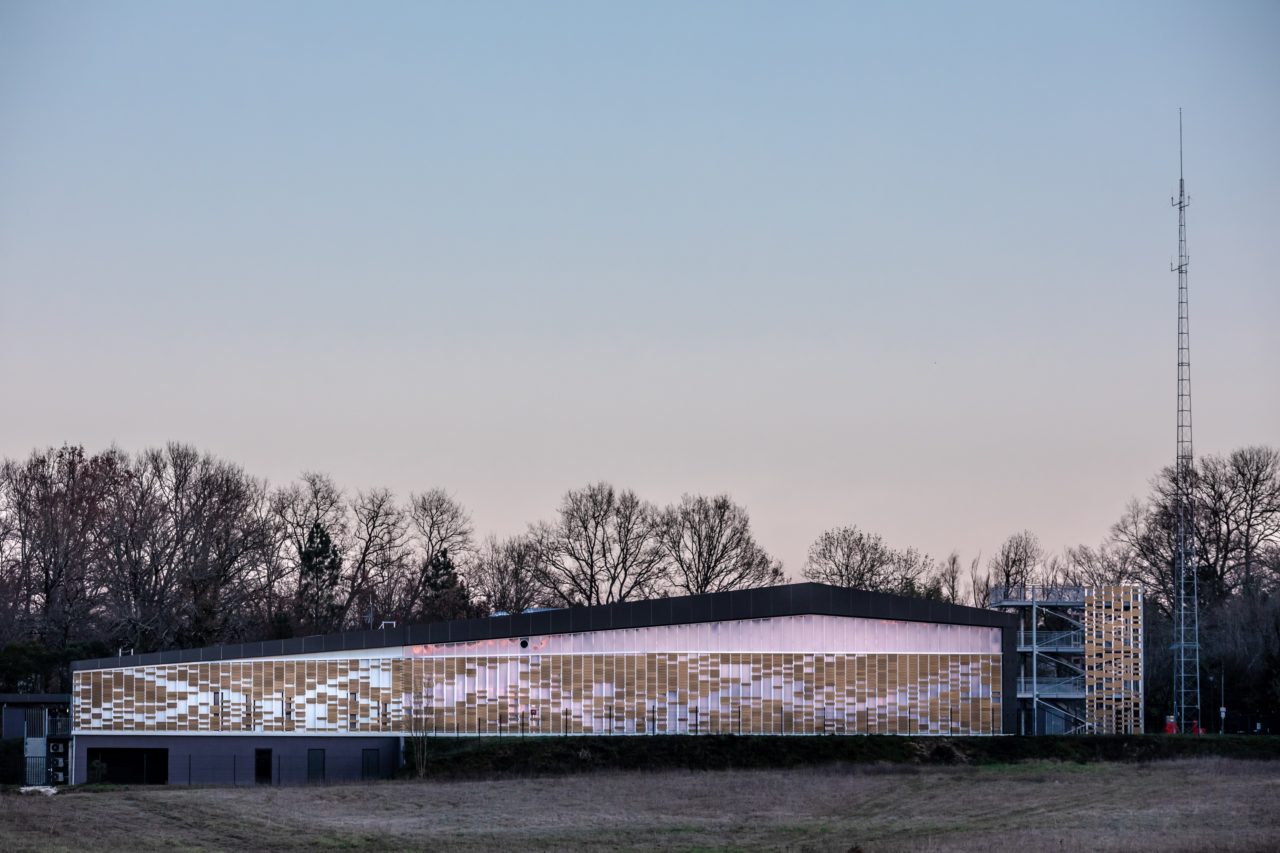 Vue générale du bâtiment, façade nord-ouest / Benjamin Guénault