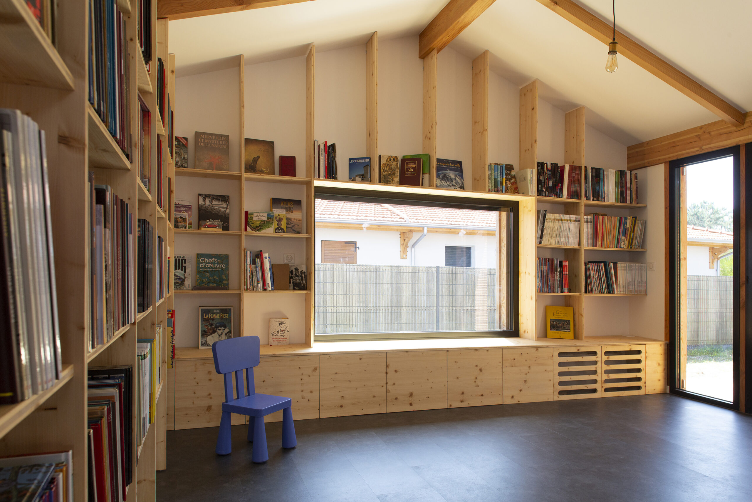 Bibliothèque - Studio d'été / ©Sandrine Iratçabal