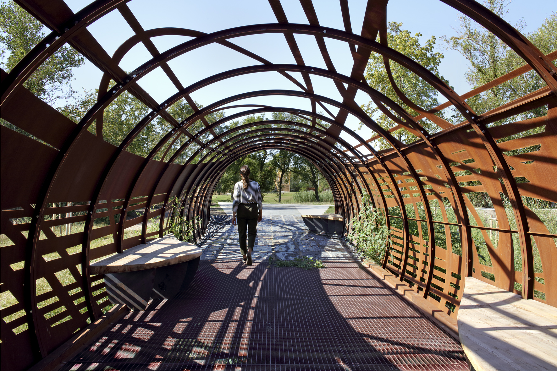 La passerelle des jardins filtrants / Agnès Clotis