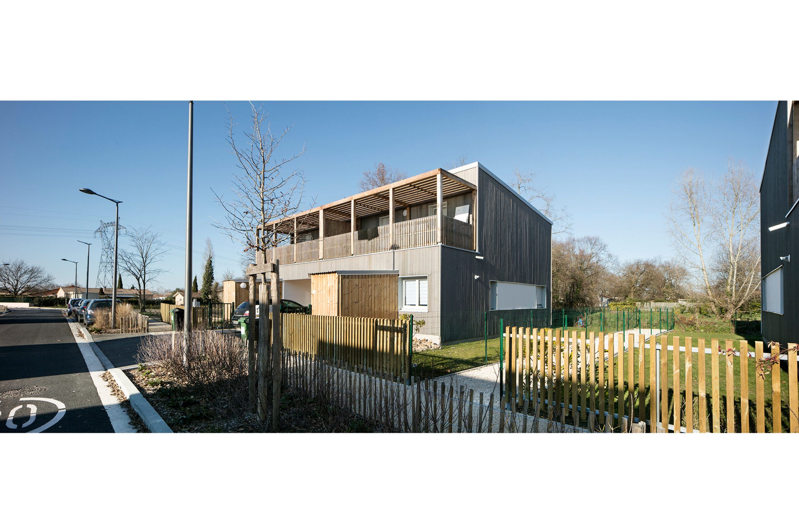 T4 Nord / Angle Façade Sud - Pignon Est / Edouard Decam