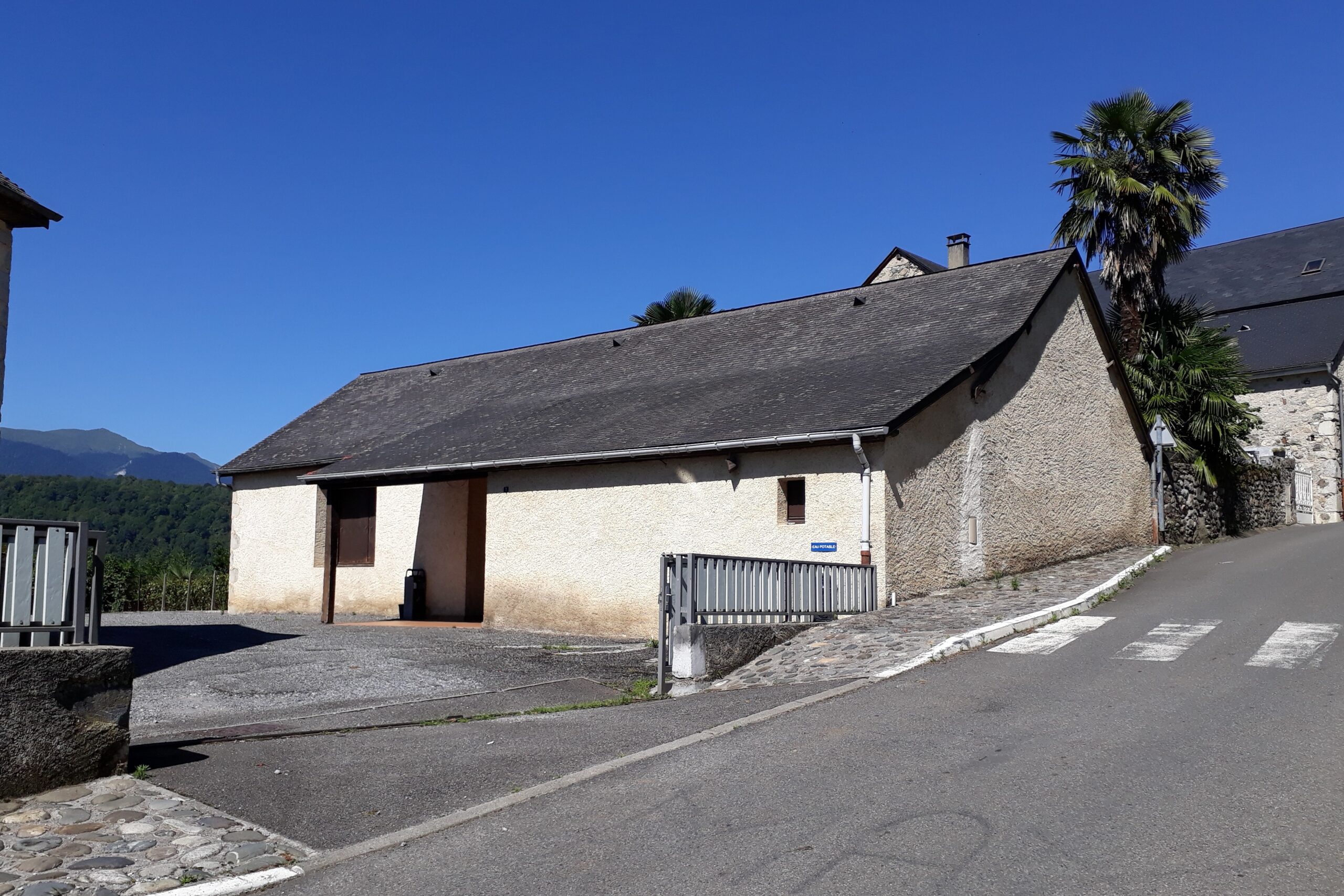 Foyer Rural de BESCAT - AVANT / Alix BERARD