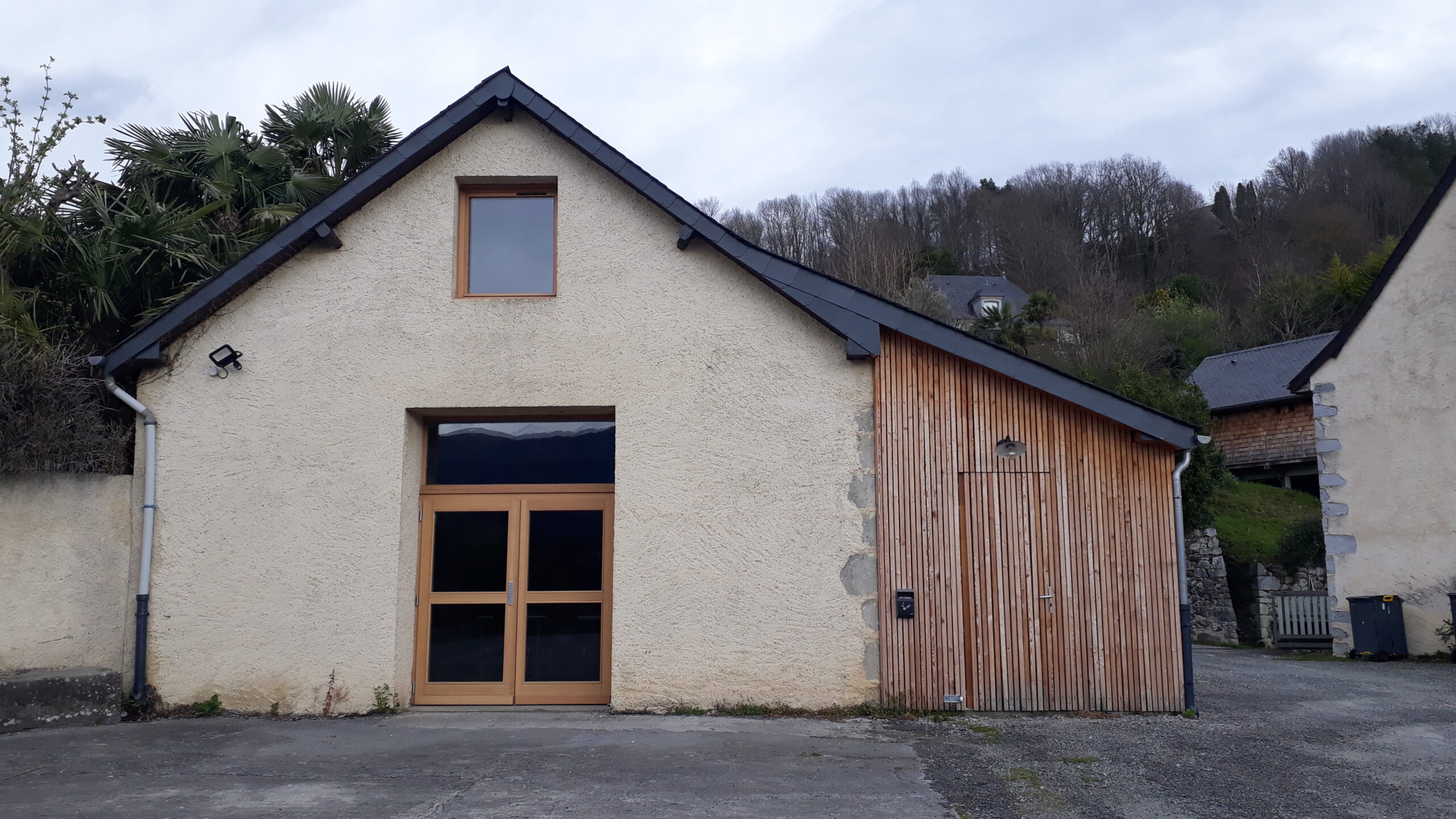 Foyer Rural de BESCAT - façade SUD / Alix BERARD