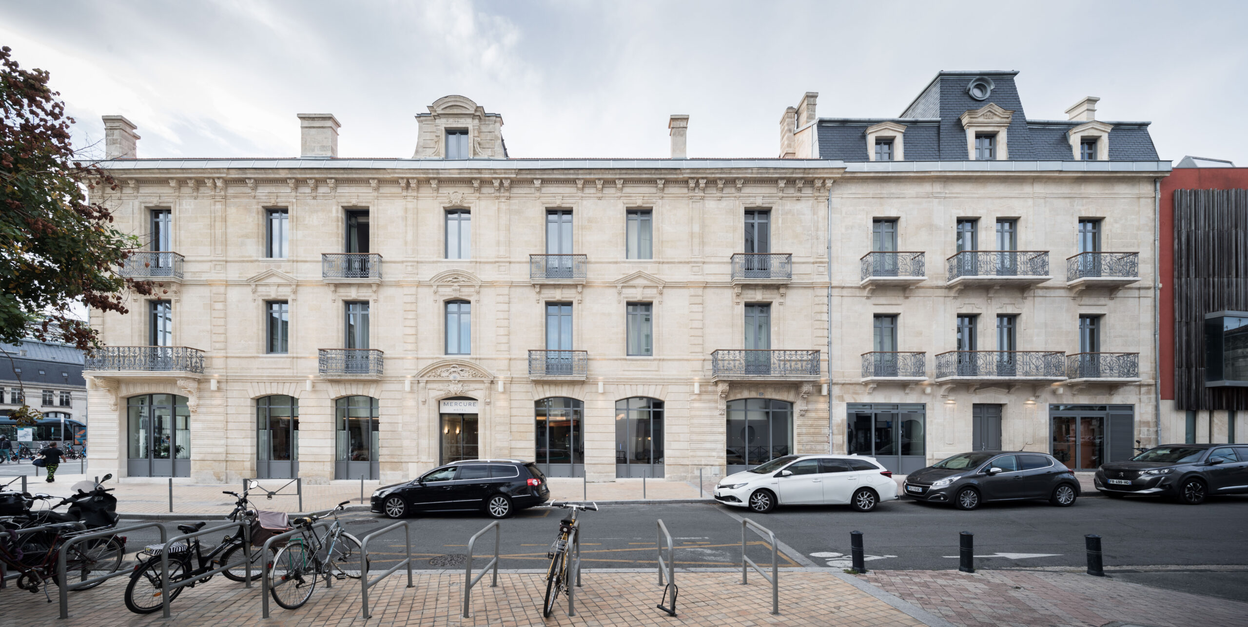 Vue des immeubles inscrits en pierre de taille qui ont été complètement restaurés. / © Ivan Mathie