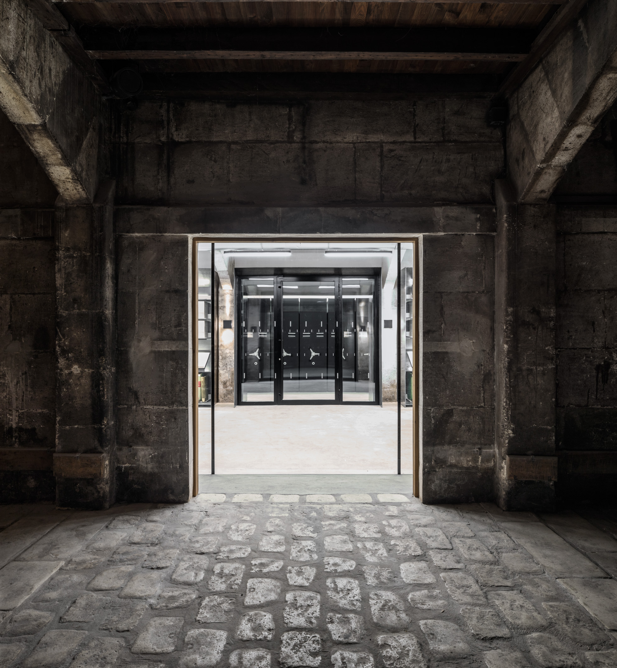Salles des Archives depuis le circuit visite / Ivan Mathie