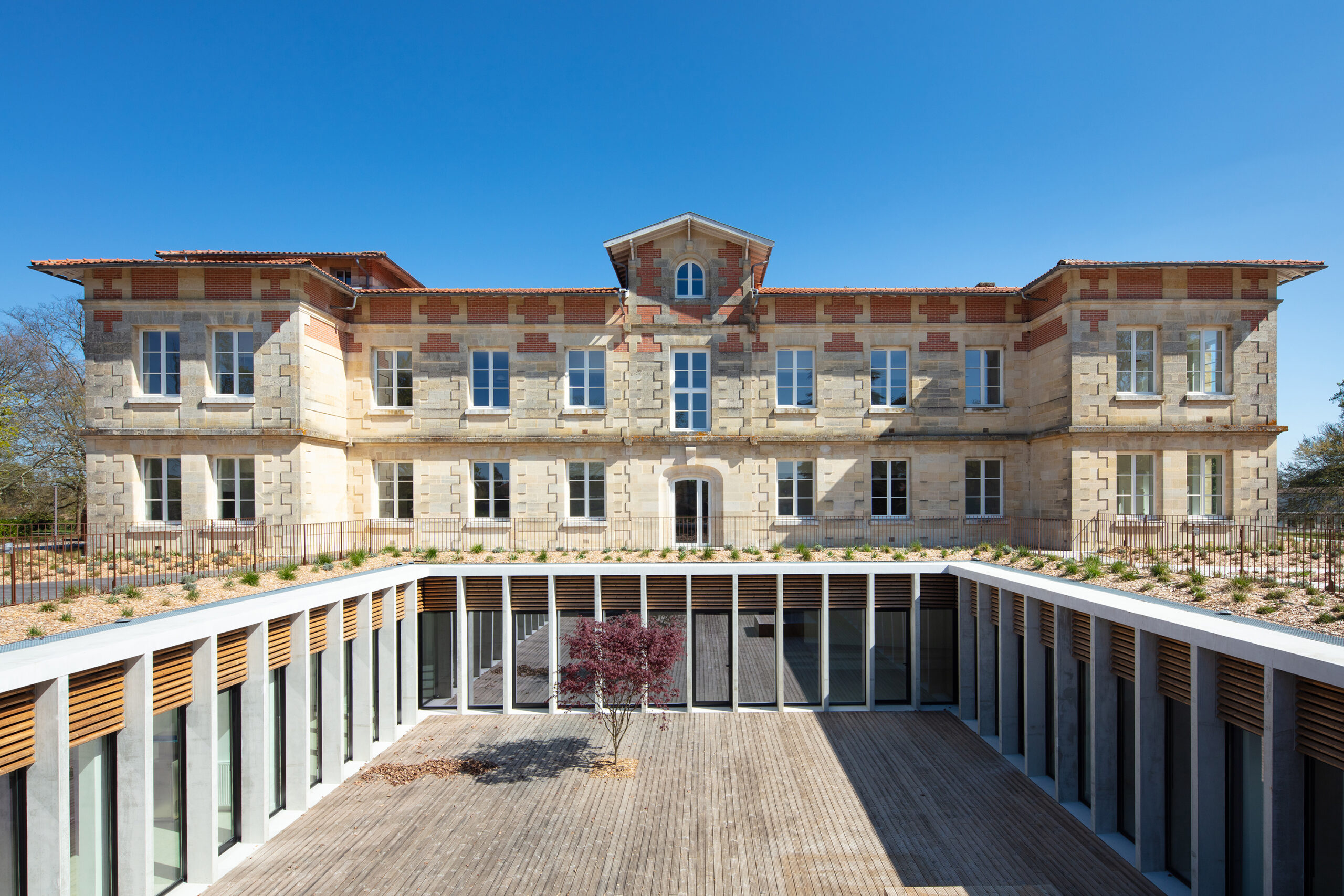 le patio intérieur / Arthur Pequin